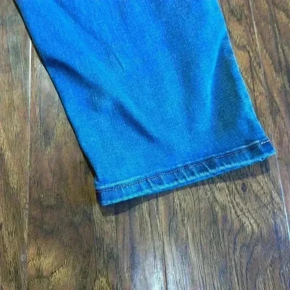 Sandpiper PushUp Jean Capris - Picture 5 of 9